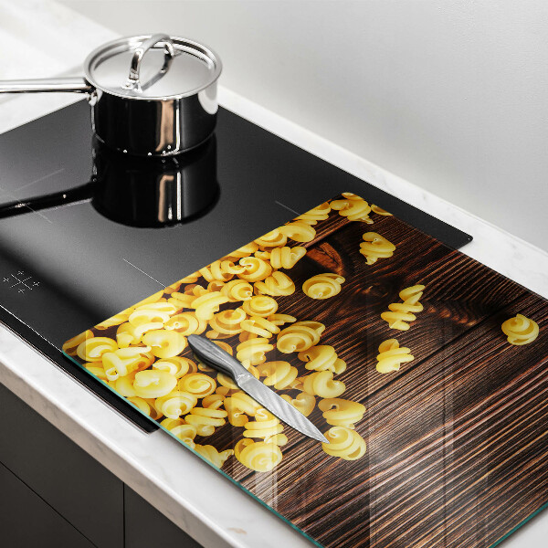 Üveg vágódeszka Tészta az asztalon