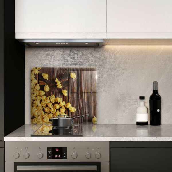 Üveg vágódeszka Tészta az asztalon