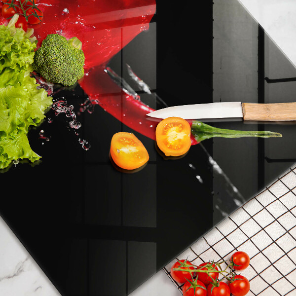 Üveg vágódeszka Piros paprika vízben