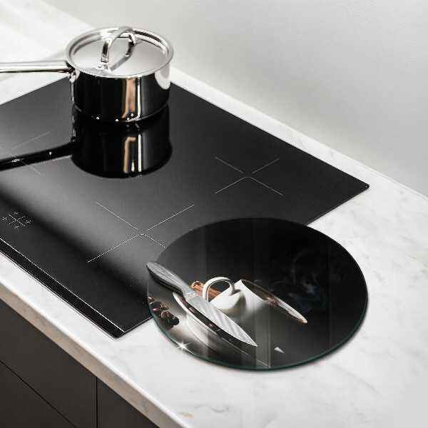 Üveg vágódeszka Egy csésze forró kávé