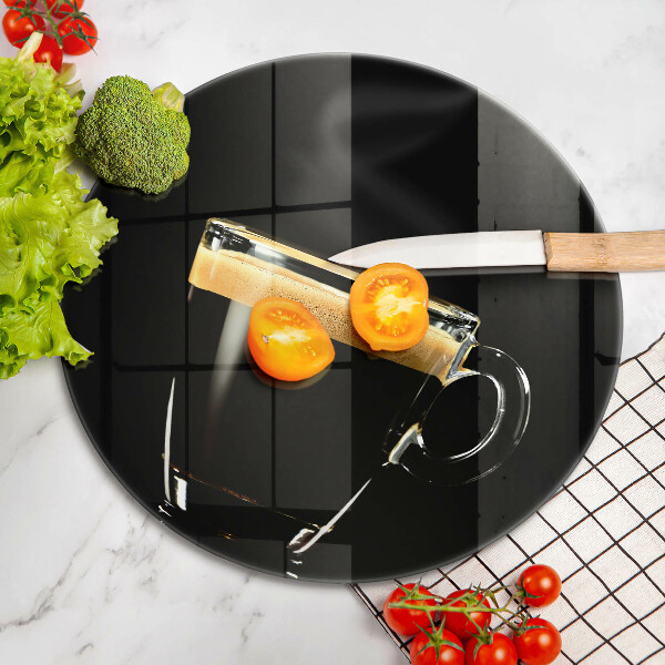 Üveg vágódeszka Egy pohár fekete kávé