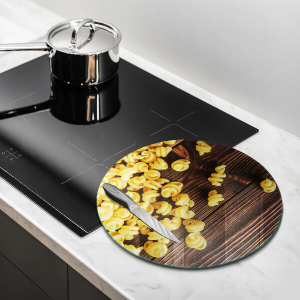 Üveg vágódeszka Tészta az asztalon