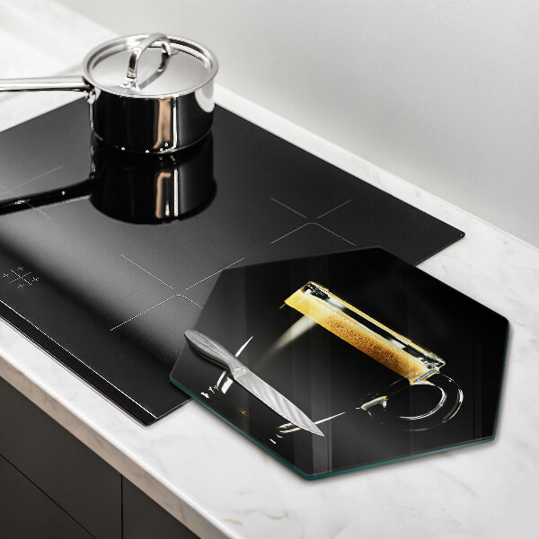 Üveg vágódeszka Egy pohár fekete kávé