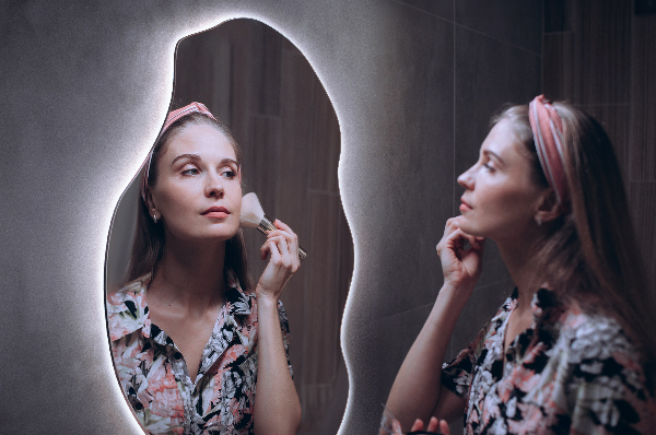 Ledes szimmetria nélküli tükör elegáns 40x80 cm