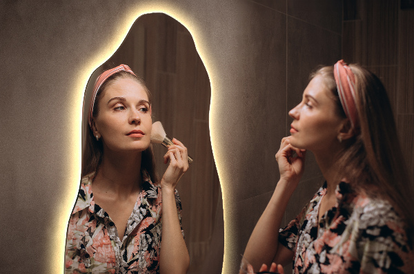 Szokatlan forma tükör led világítással 40x80 cm