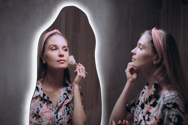 Szabálytalan ledes tükrök 50x100 cm