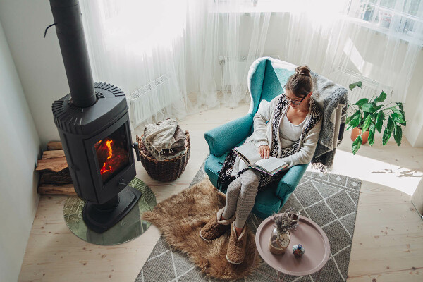 Kerek kandalló alátét Trópusi levelek a háttérben