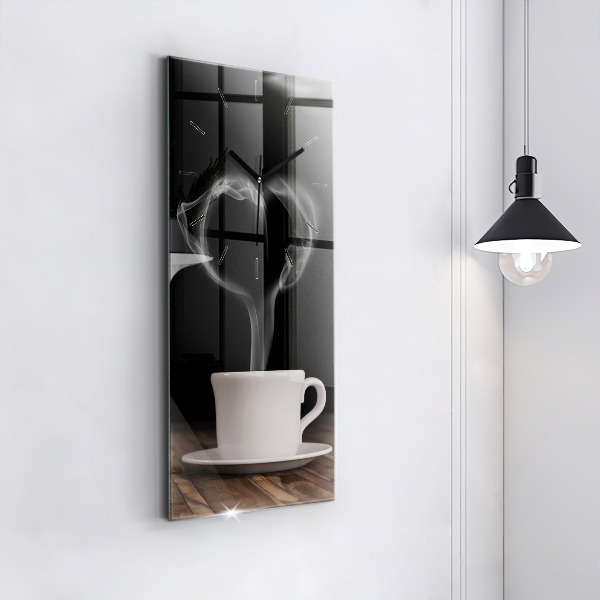 Téglalap alakú üvegóra Egy csésze forró kávé