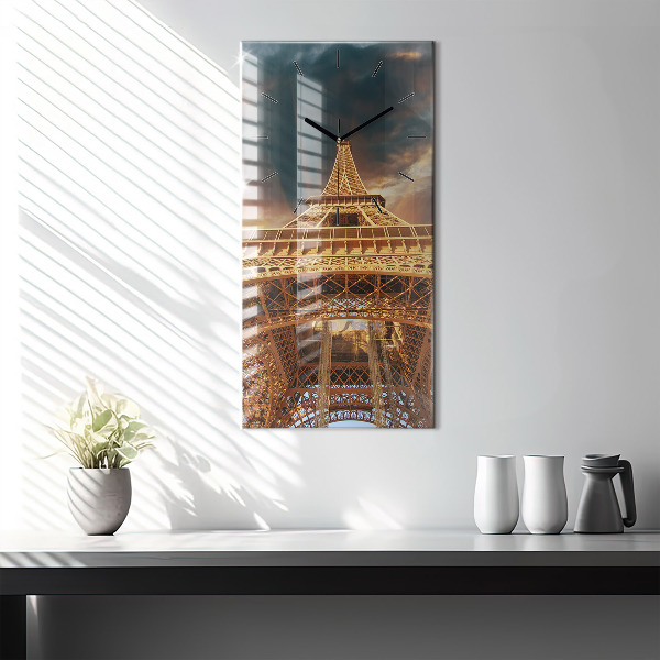 Téglalap alakú üvegóra Az Eiffel-torony a felhőkkel szemben
