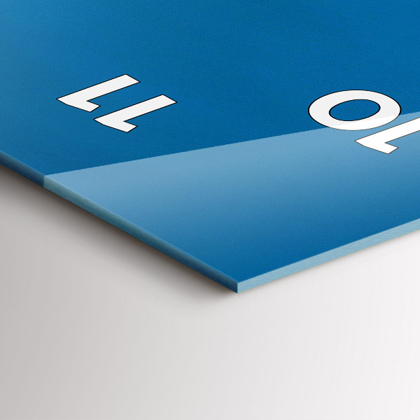 Téglalap alakú üvegóra Tower Bridge London éjjel