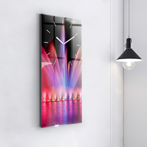 Téglalap alakú üvegóra Wroclaw-kút éjjel