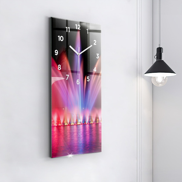 Téglalap alakú üvegóra Wroclaw-kút éjjel