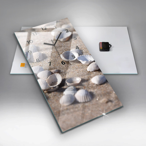 Téglalap alakú üvegóra Tengeri kagylók a tengerparton