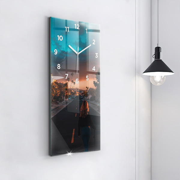 Téglalap alakú üvegóra Nő az úton