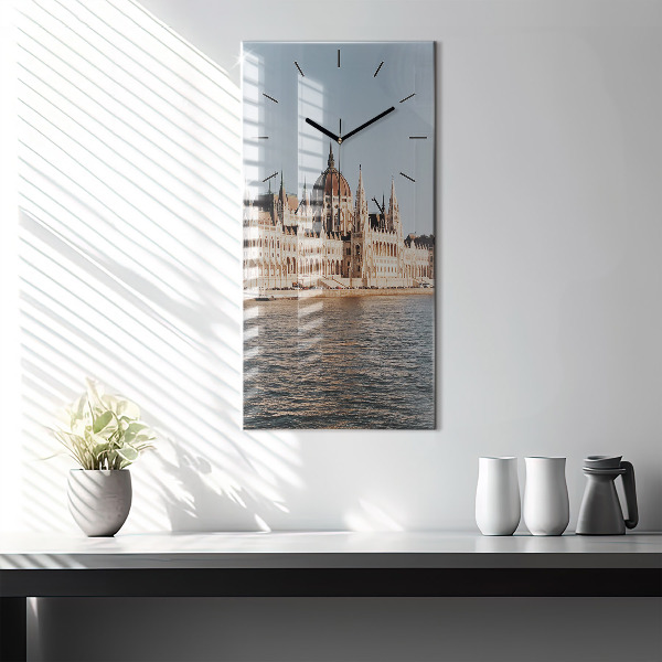 Téglalap alakú üvegóra Országgyűlés Budapesten