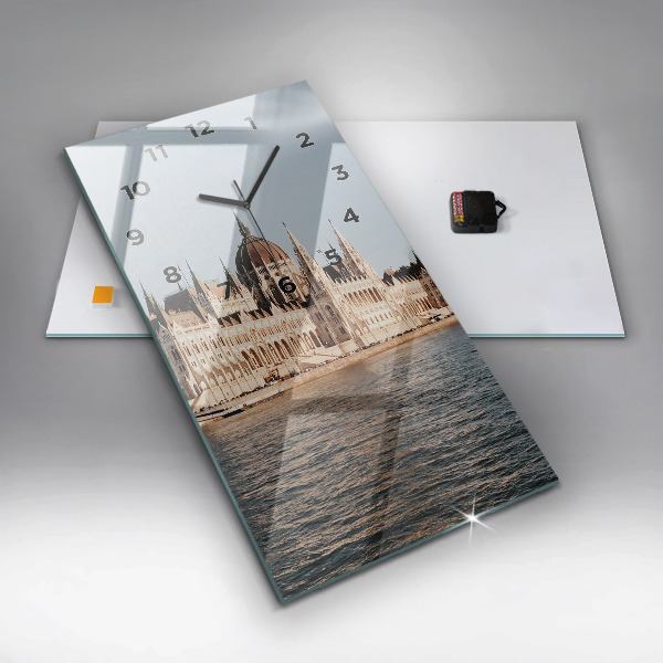 Téglalap alakú üvegóra Országgyűlés Budapesten