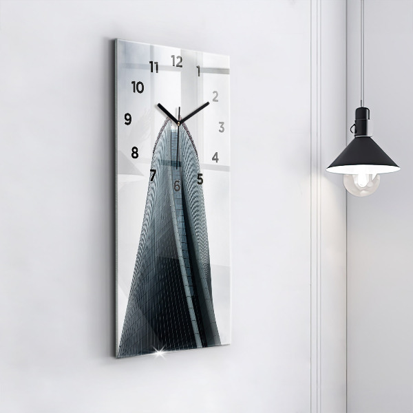 Téglalap alakú üvegóra Felhőkarcoló Milánóban