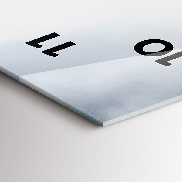 Téglalap alakú üvegóra Felhőkarcoló Milánóban