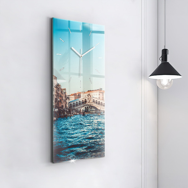 Téglalap alakú üvegóra Rialto híd Velencében