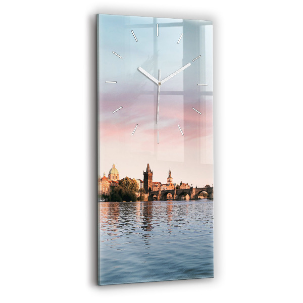 Téglalap alakú üvegóra Károly híd Prágában