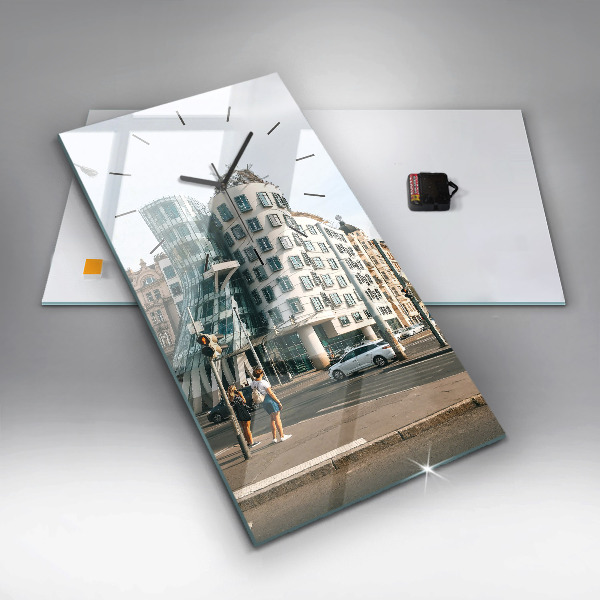 Téglalap alakú üvegóra Táncoló ház Prága