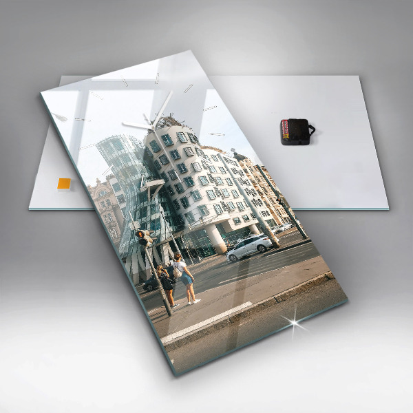 Téglalap alakú üvegóra Táncoló ház Prága