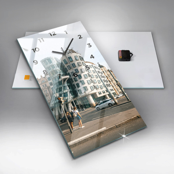 Téglalap alakú üvegóra Táncoló ház Prága