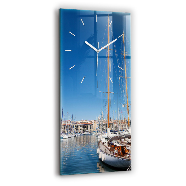 Téglalap alakú üvegóra Marina Marseille Franciaországban