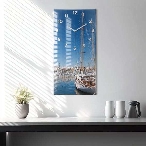 Téglalap alakú üvegóra Marina Marseille Franciaországban