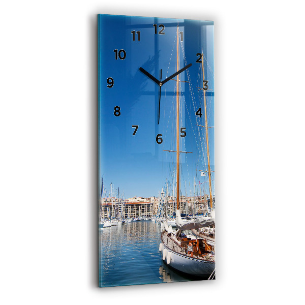 Téglalap alakú üvegóra Marina Marseille Franciaországban