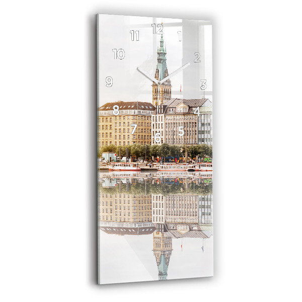 Téglalap alakú üvegóra Hamburg folyó Németországban