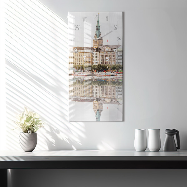 Téglalap alakú üvegóra Hamburg folyó Németországban