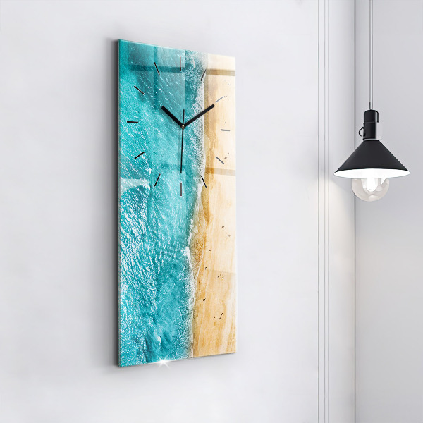 Téglalap alakú üvegóra tengerparti emberek