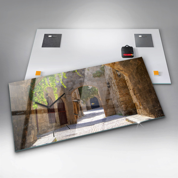 Vízszintes üvegóra Rodosz festői utcája