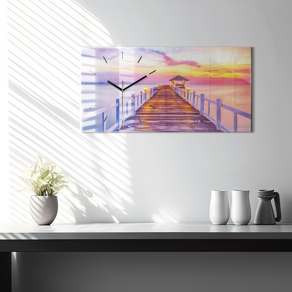 Vízszintes üvegóra Este a híd a kikötőben