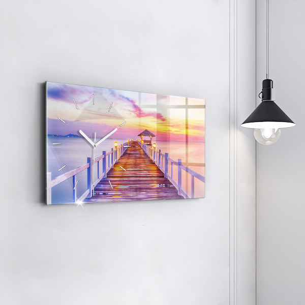 Vízszintes üvegóra Este a híd a kikötőben