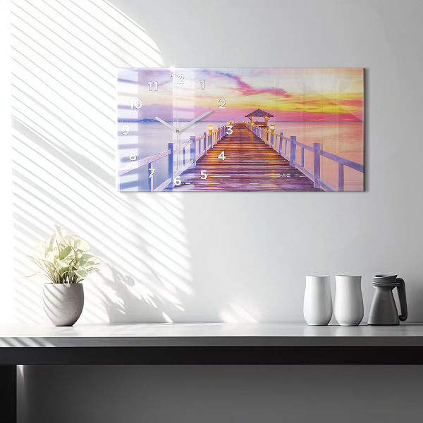 Vízszintes üvegóra Este a híd a kikötőben