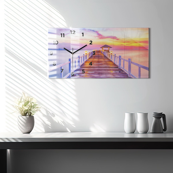 Vízszintes üvegóra Este a híd a kikötőben