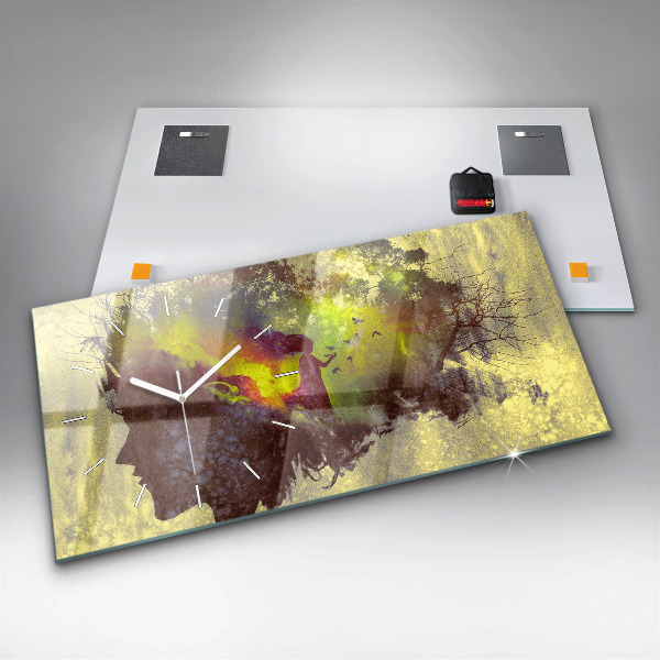 Vízszintes üvegóra Nő az erdőben