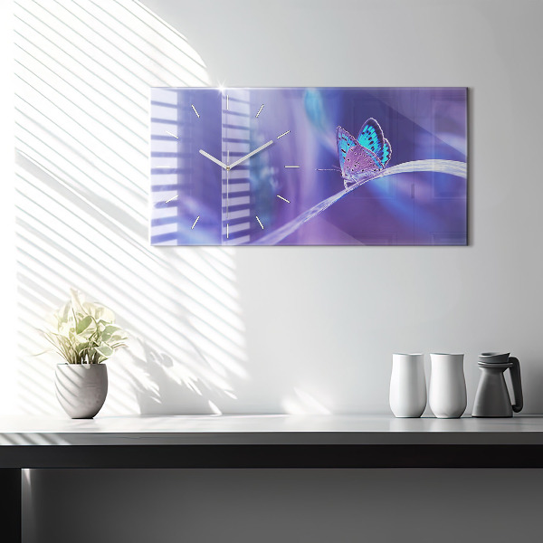 Vízszintes üvegóra Pillangó a fűben