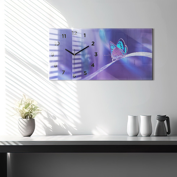 Vízszintes üvegóra Pillangó a fűben