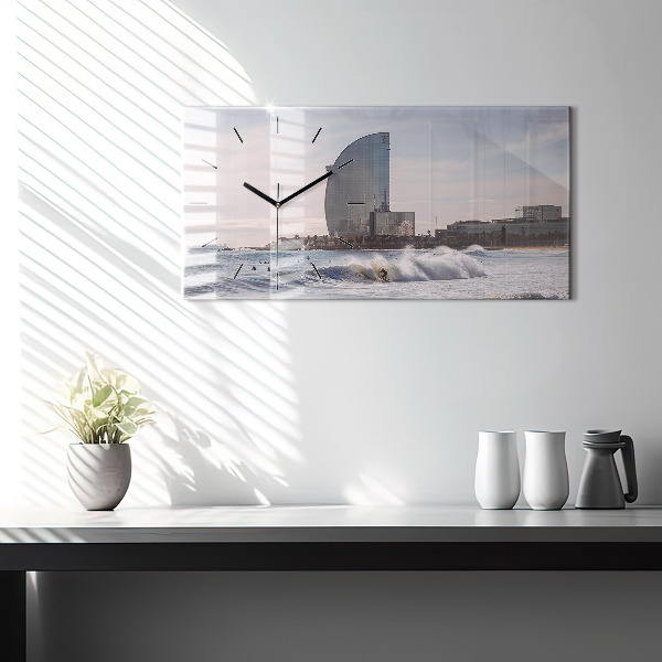 Vízszintes üvegóra Barcelona szörfös