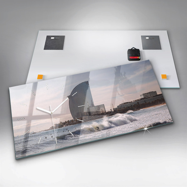 Vízszintes üvegóra Barcelona szörfös