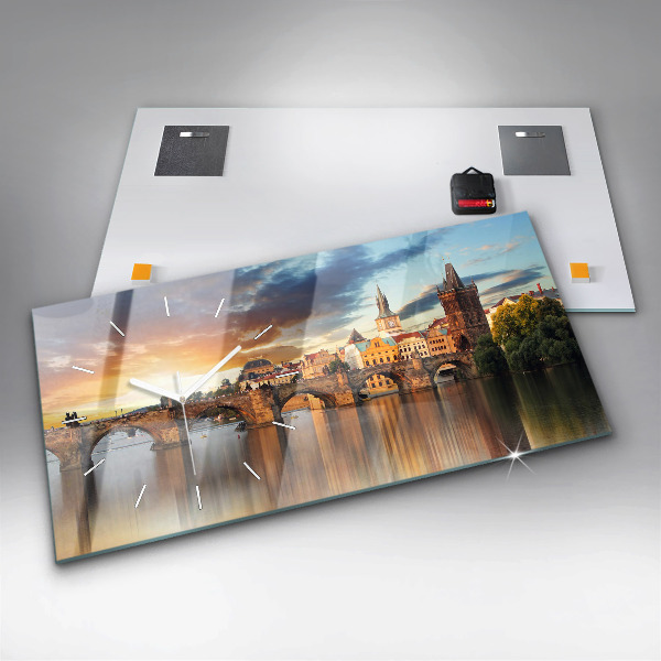 Vízszintes üvegóra Panoráma a folyó felett