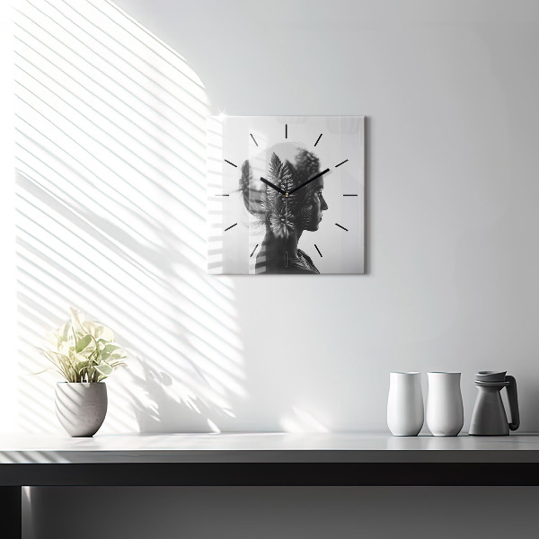 Szögletes fali üvegóra Egy nő portréja