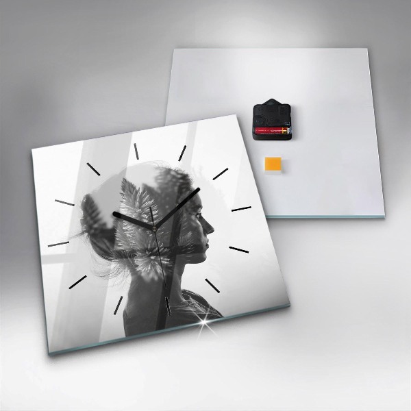 Szögletes fali üvegóra Egy nő portréja