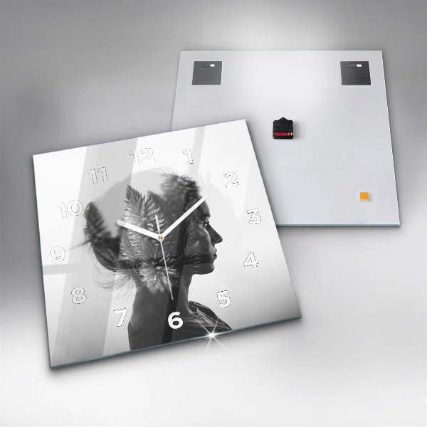 Szögletes fali üvegóra Egy nő portréja