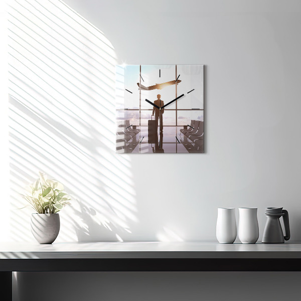 Szögletes fali üvegóra Férfi a repülőtéren