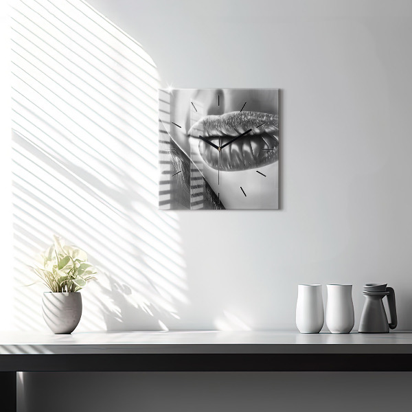 Szögletes fali üvegóra Női ajkak