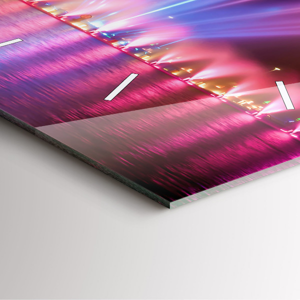 Szögletes fali üvegóra Wroclaw-kút éjjel